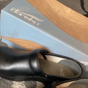 Dansko professional black leather clogs. Size 37 gently used. Too small for me